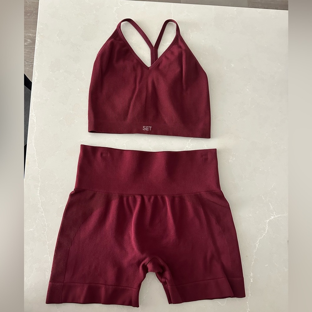 SET ACTIVE - Ribbed Sculptflex Racer Back Bra and Bike Shorts